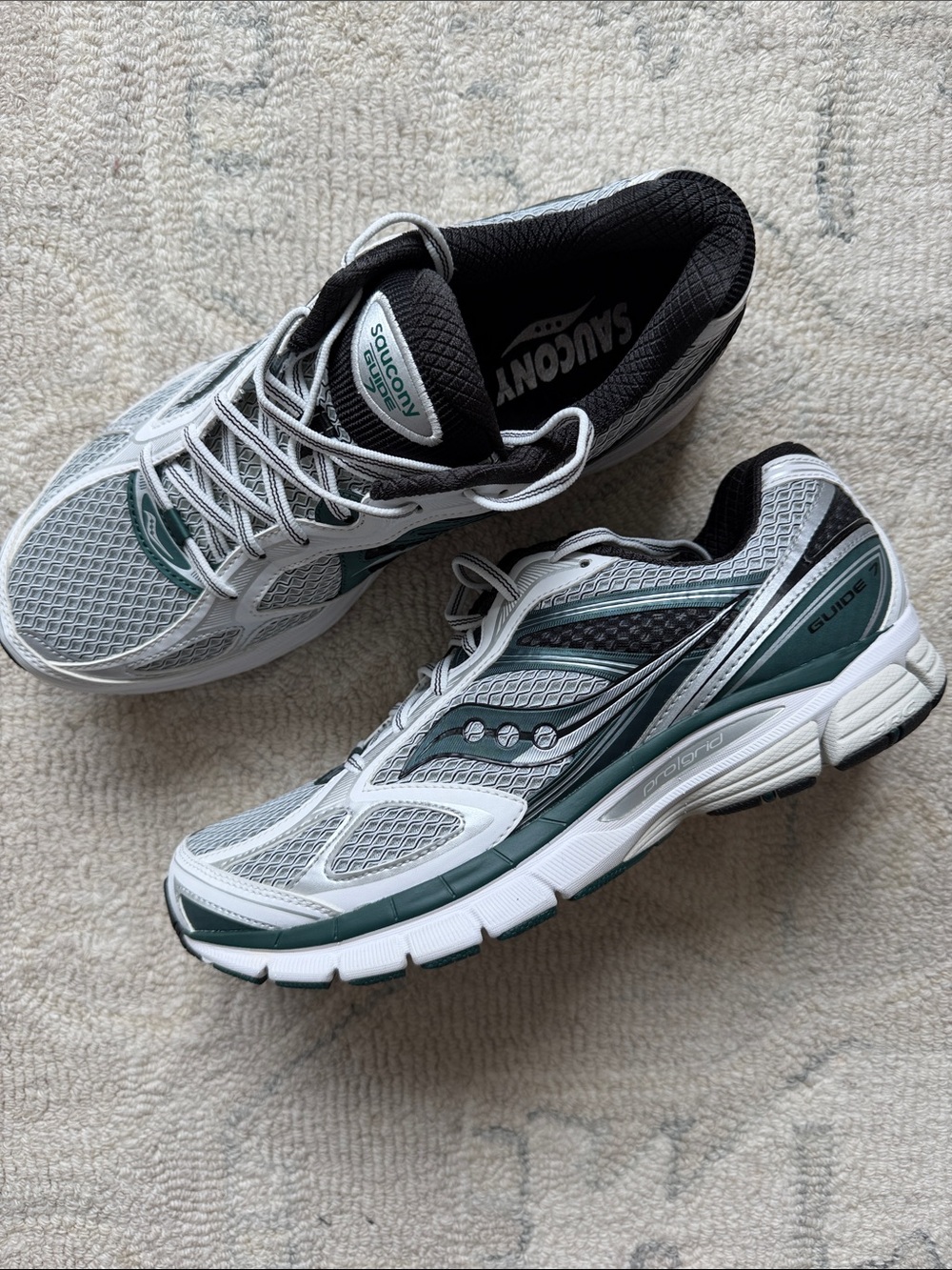 Saucony ProGrid Guide 7 White and Green Running Sneakers size 10
